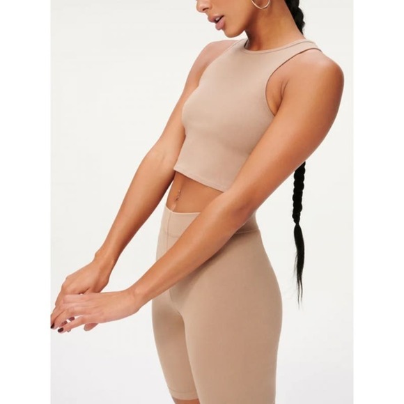 NWT Good American Essential Cut in Crop Top Putty size 0 xs - Picture 4 of 7